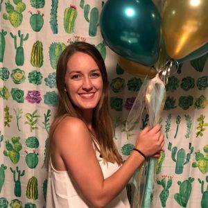 Meet your Posher, Holly